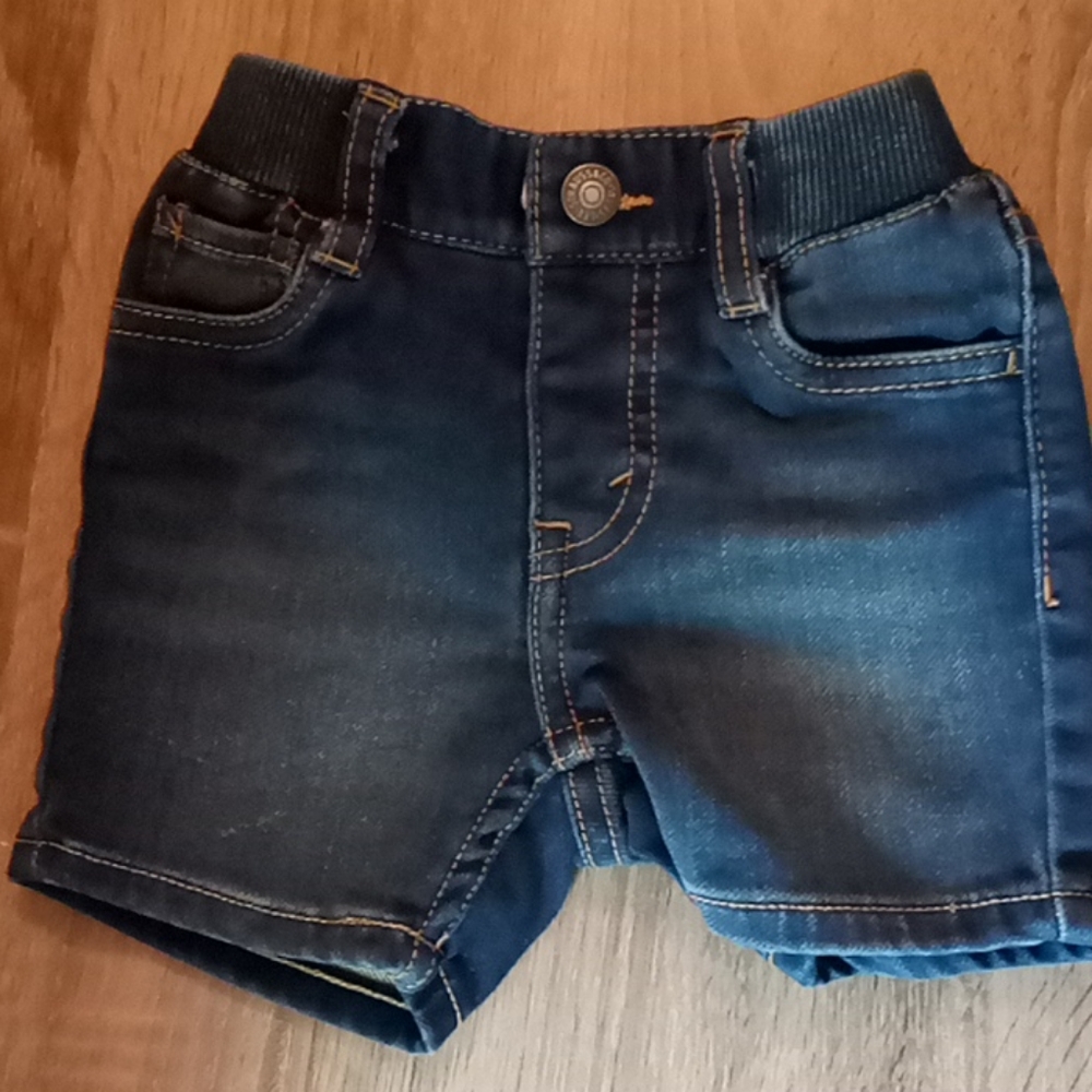 Like New! 12M Levi shorts